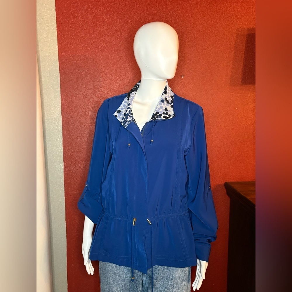 St. John Sport Casual Jacket in the color "Marine Blue Multi". Size M